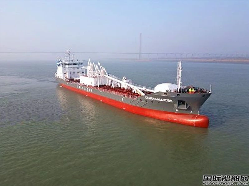Zhenjiang Shipyard Delivers a New Generation of Environmentally Friendly and Energy saving Self dumping Cement Ship