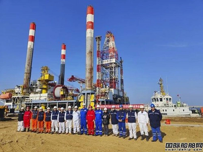 Weihai Jinling Maintenance CNOOC's “Offshore Oil 162”Platform Entering the Plant