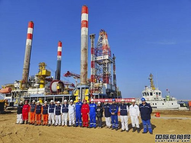 weihai-jinling-maintenance-cnoocs-offshore-oil-162-platform-entering-the-plant.jpg