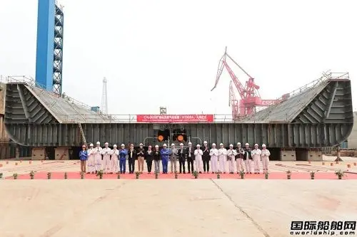 Two large ships built together in the dock! Shanghai East China welcomes double happiness in one day